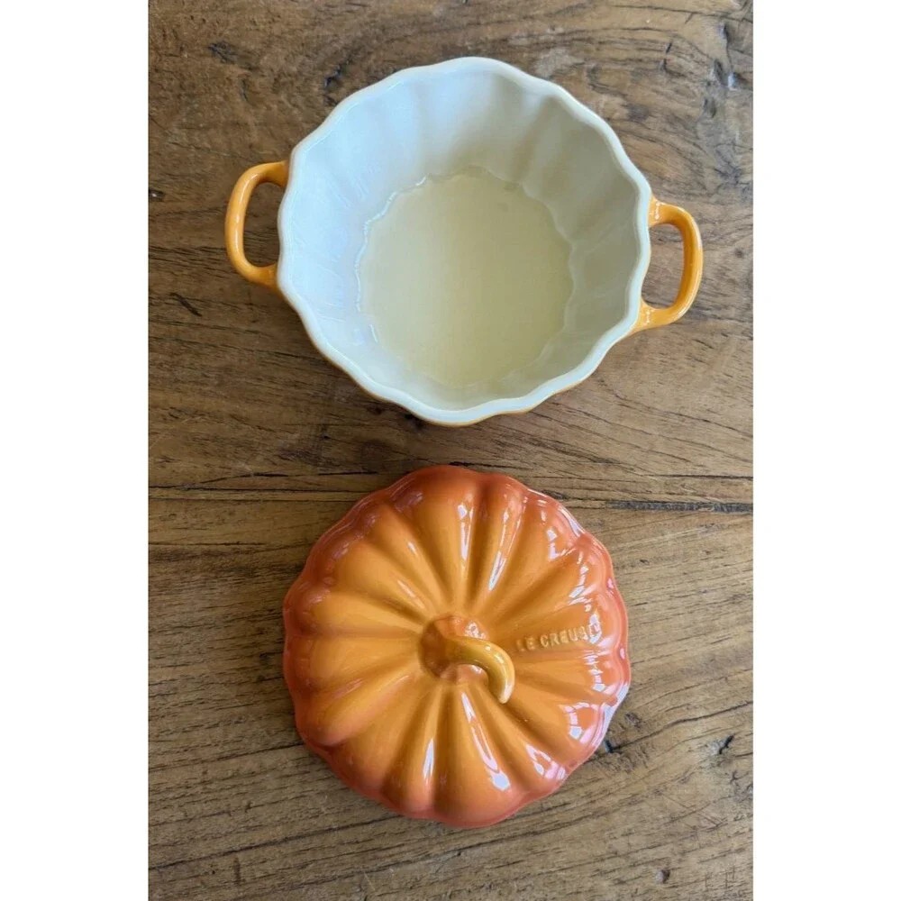 Le Creuset Stoneware Figural Pumpkin Mini Cocotte 12 oz 350 ml Persimmon NEW